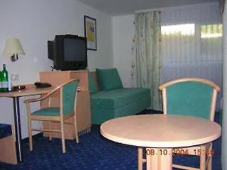 Air Wartburg Otel Düsseldorf